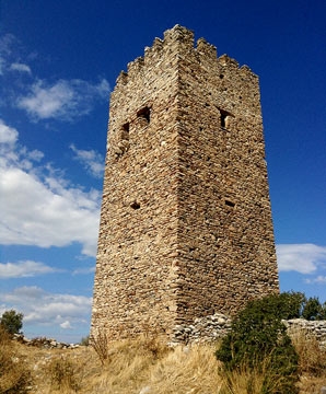 Κουτουμουλά, στην ευρύτερη περιοχή των Κριεζών, υψώνεται ένας Βενετσιάνικος πύργος σε αρκετά καλή κατάσταση